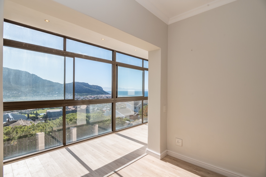 4 Bedroom Property for Sale in Fish Hoek Western Cape